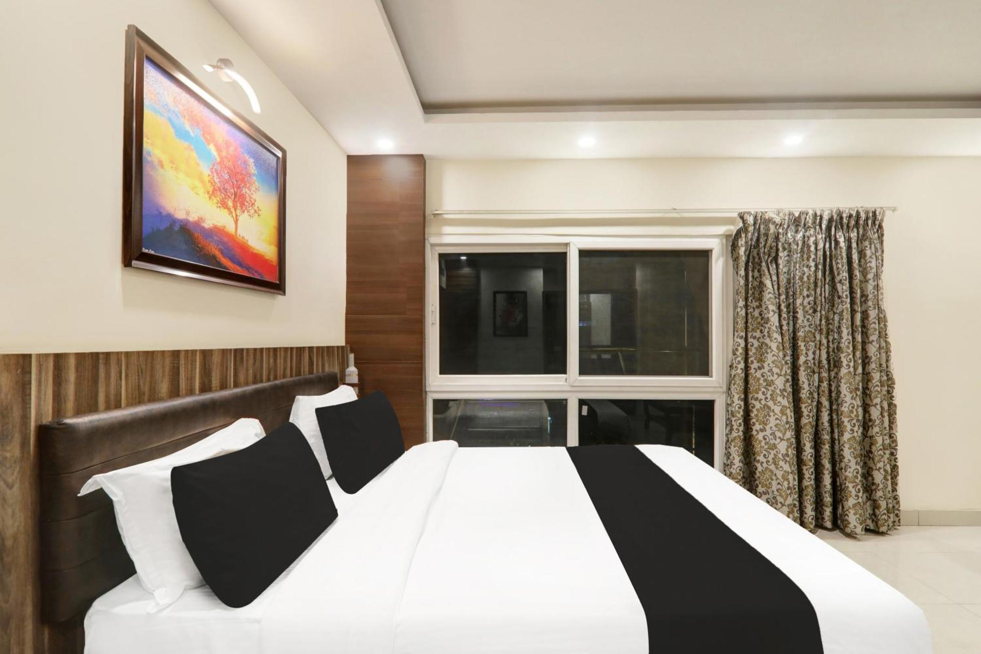 Super Townhouse Kankarbagh Formerly Kunwar Alcajars Patna  Exterior photo